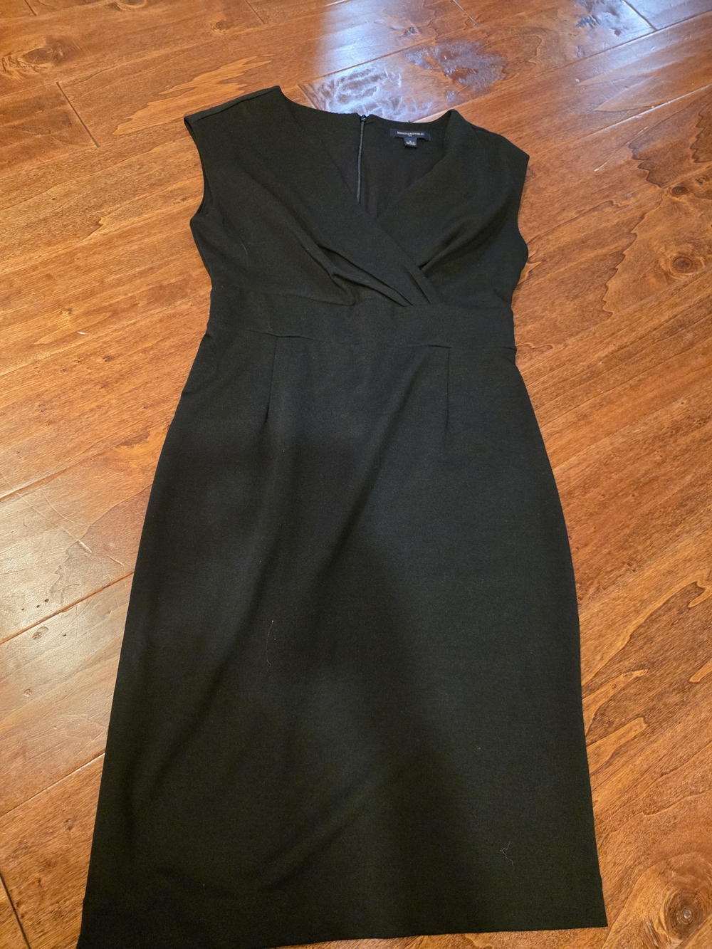 Banana Republic Black V‑Neck Cap Sleeve Sheath Dress Sz 4 EUC